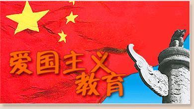 看了韩国街拍才明白:普通“黑色羽绒服”,这么搭配太洋气了!
