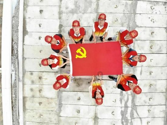 两位托孤大臣，他们被告知如果新皇帝能力不足，可以独掌大权